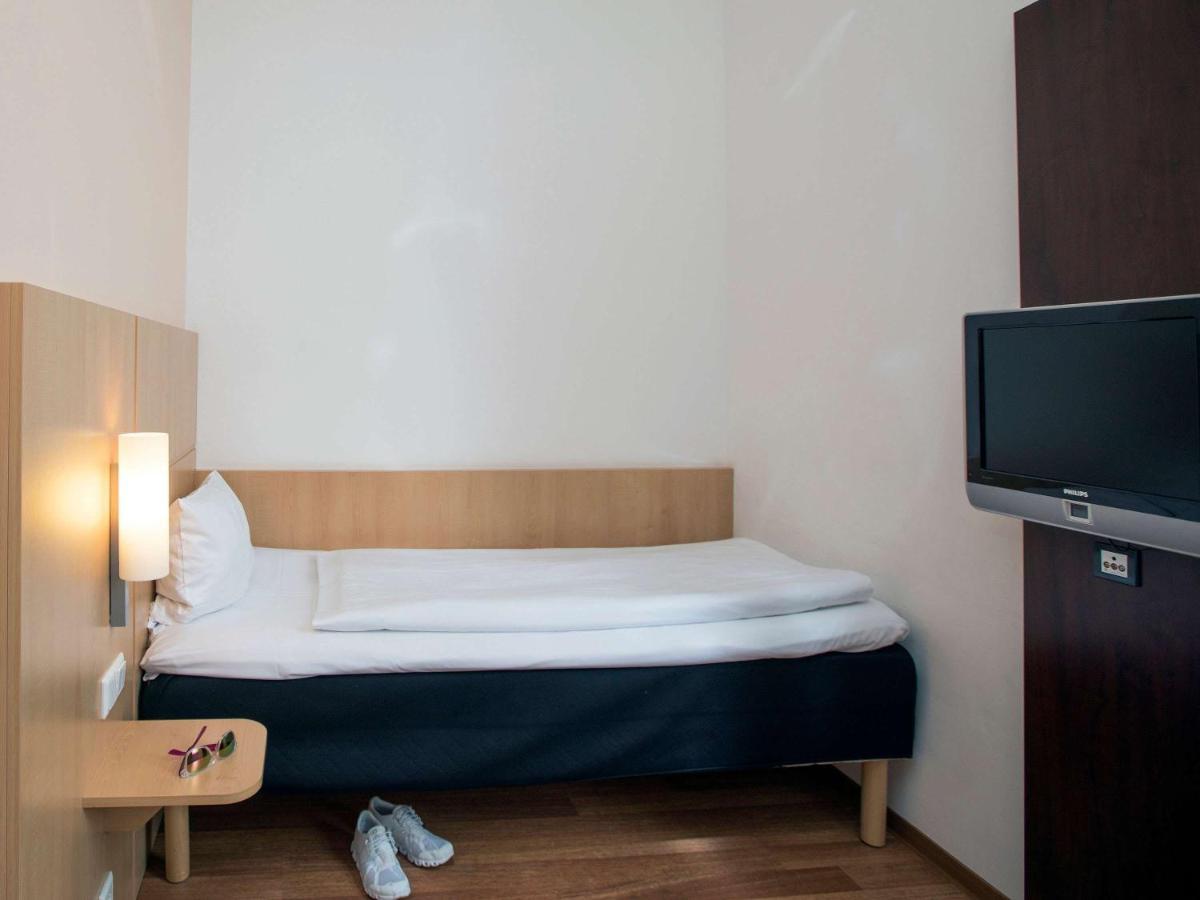 Ibis Berlin City Sued Екстериор снимка