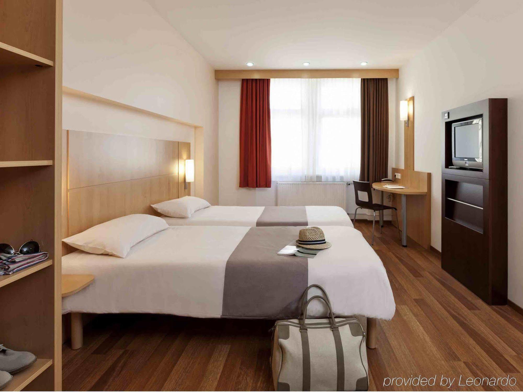 Ibis Berlin City Sued Екстериор снимка