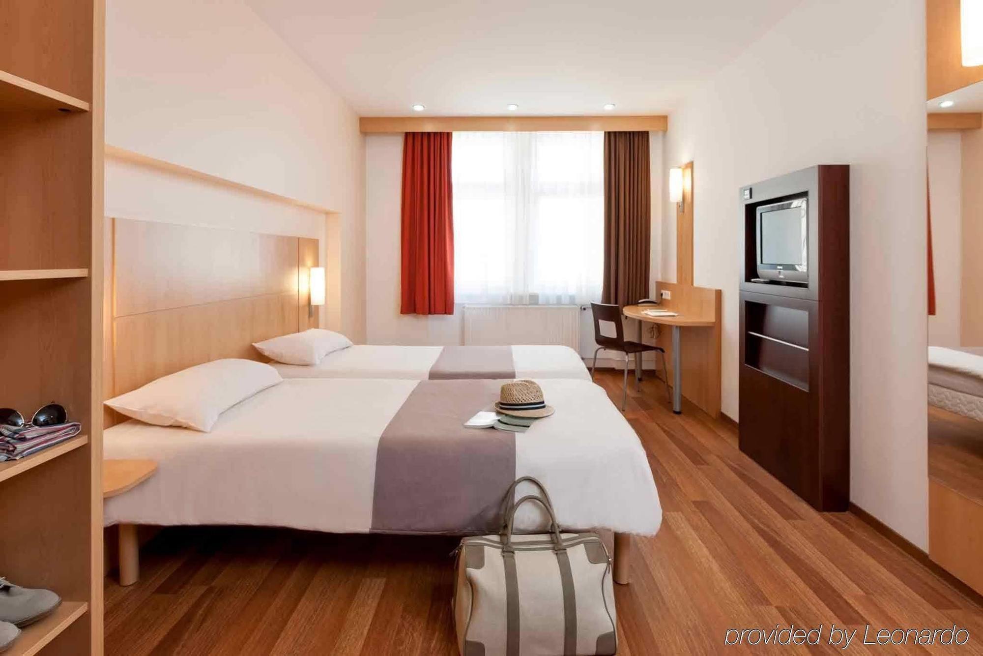 Ibis Berlin City Sued Екстериор снимка