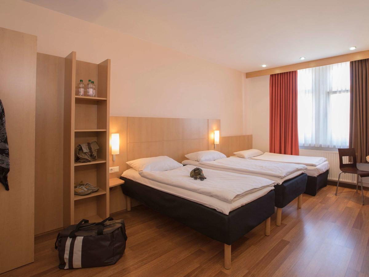 Ibis Berlin City Sued Екстериор снимка